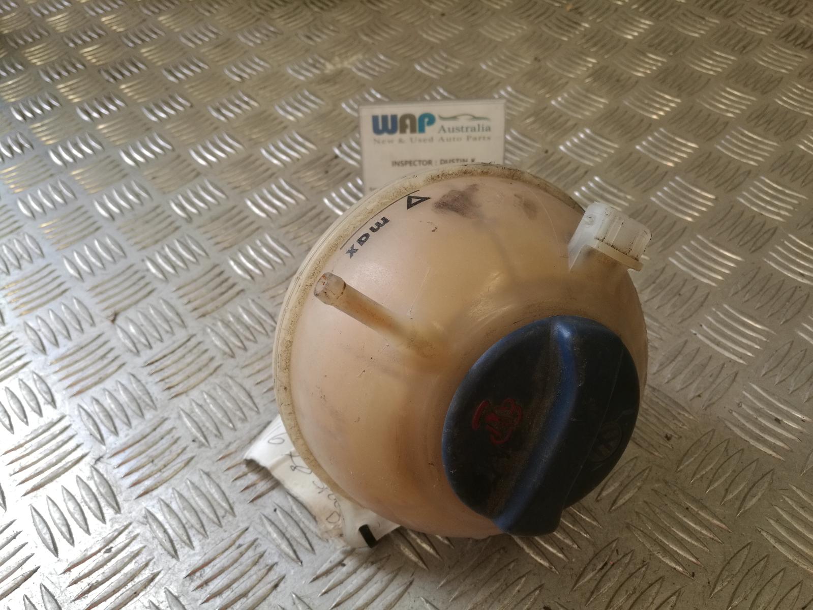 View Auto part Overflow Bottle Volkswagen Golf 1997