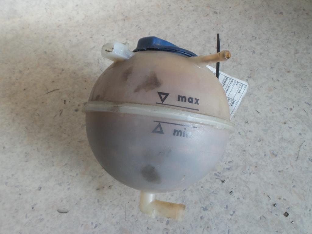 View Auto part Overflow Bottle Volkswagen Golf 1997