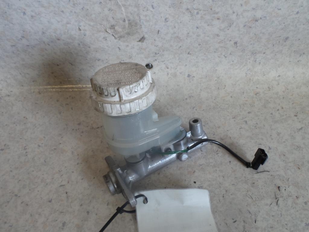View Auto part Master Cylinder Mitsubishi Lancer 1999