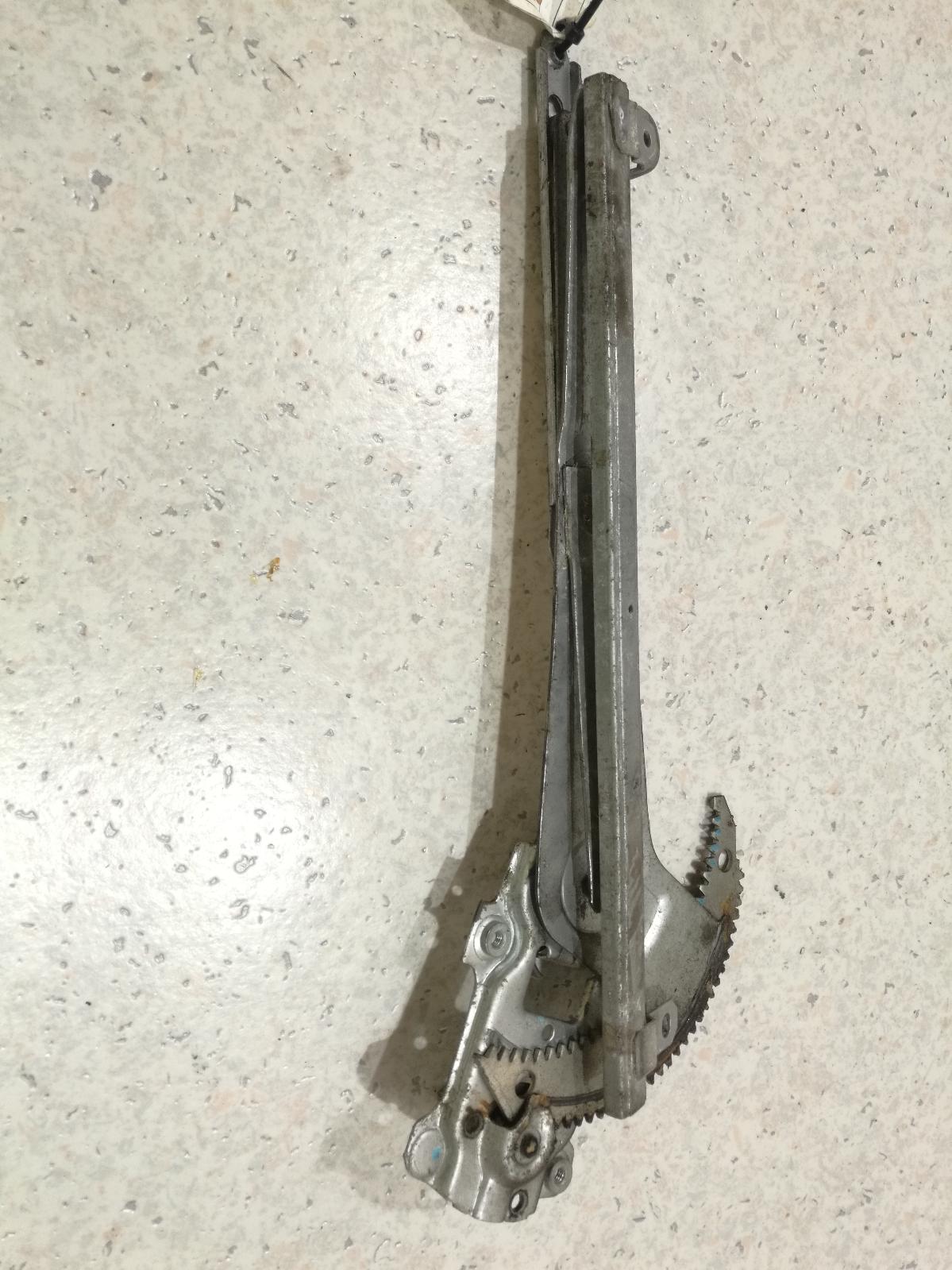 View Auto part Right Front Window Reg/Motor Toyota Camry 1990