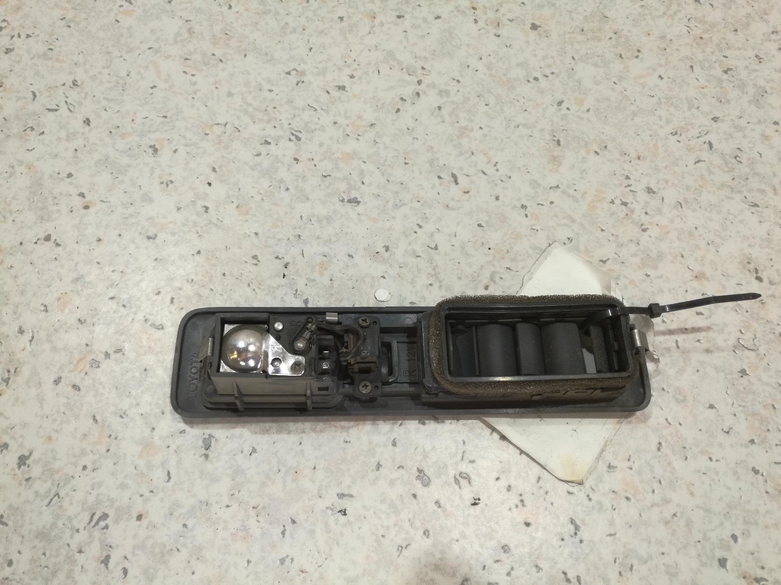 1991 Lexus Ls400 Courtesy Light View Auto part Courtesy Light Lexus Ls400 1991