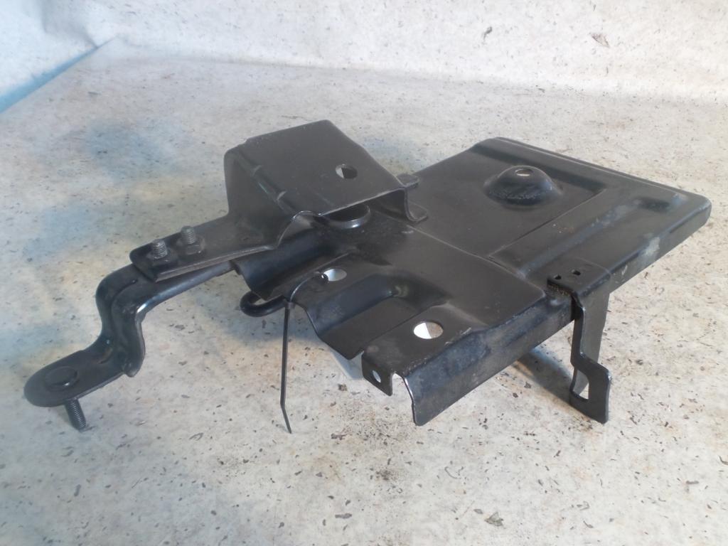2004 Kia Carnival/grand Carnival Battery Tray View Auto part Battery Tray Kia Carnival/grand Carnival 2004