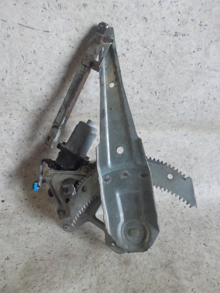 View Auto part Right Rear Wnd Reg/Motor Honda Crv 1998