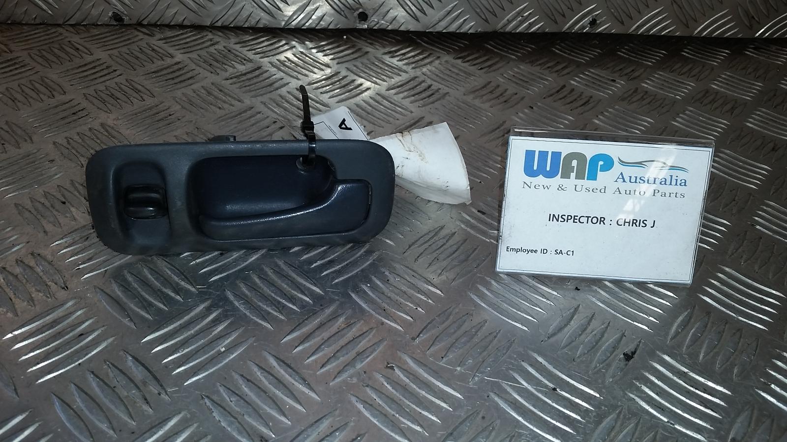 View Auto part Door Handle Honda Crv 1998