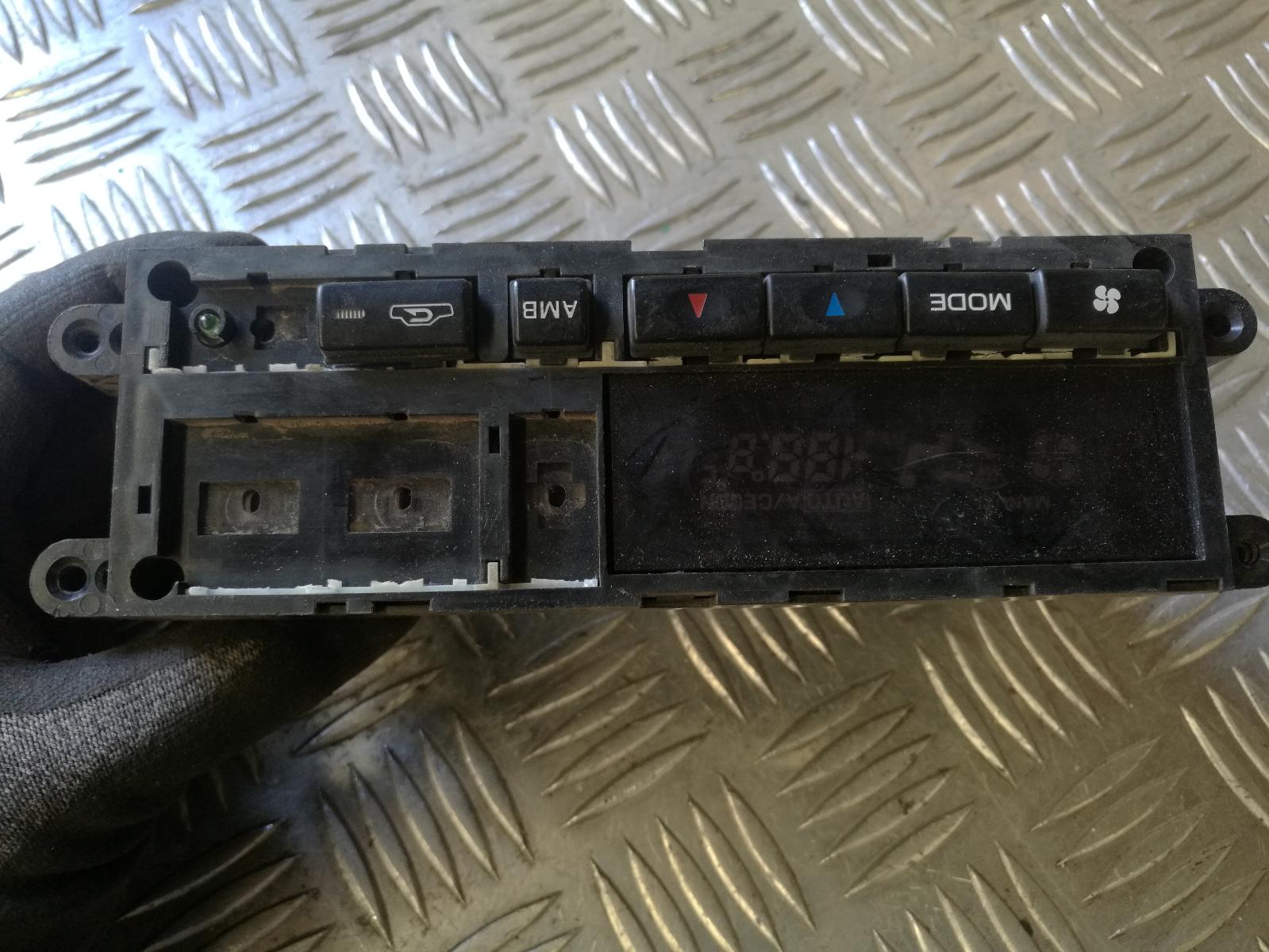 1992 Nissan Skyline Heater/Ac Controls View Auto part Heater/Ac Controls Nissan Skyline 1992