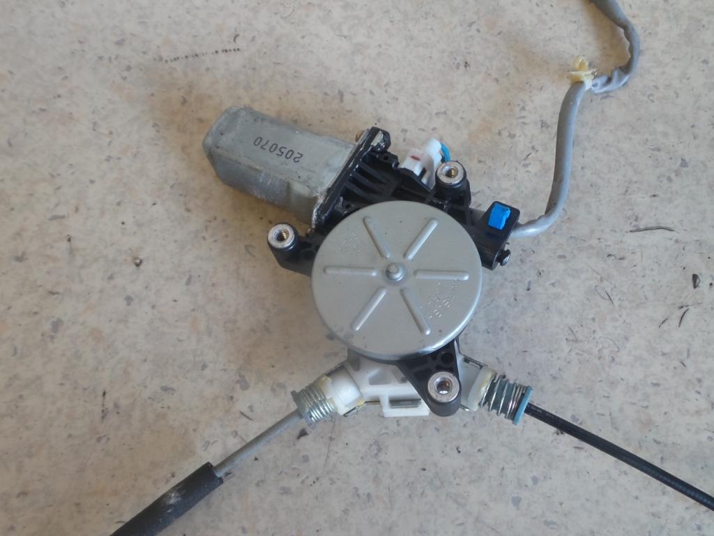 View Auto part Left Front Window Reg/Motor Honda Crv 2002