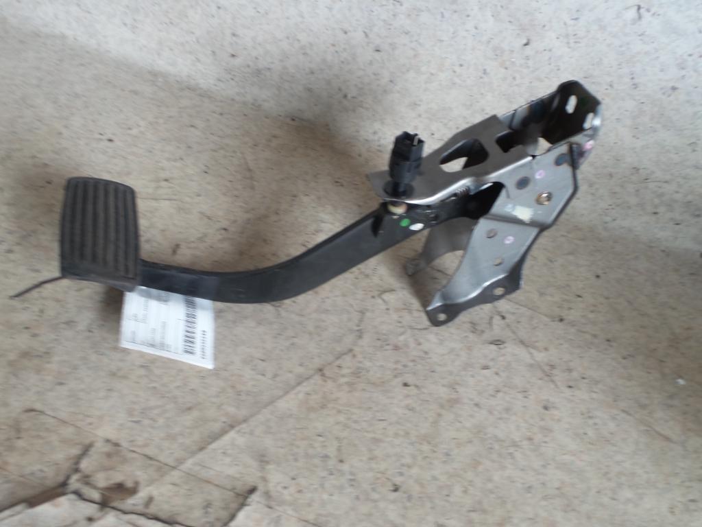 View Auto part Pedal Assembly Honda Crv 2002