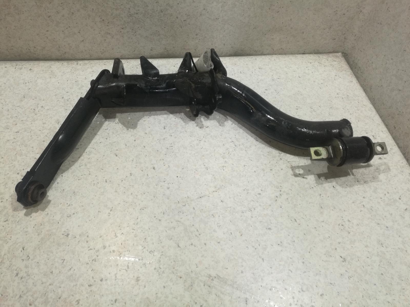 View Auto part Left Rear Trailing Arm Honda Crv 2002