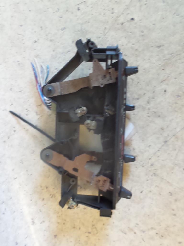 1994 Daihatsu Charade Heater/Ac Controls View Auto part Heater/Ac Controls Daihatsu Charade 1994