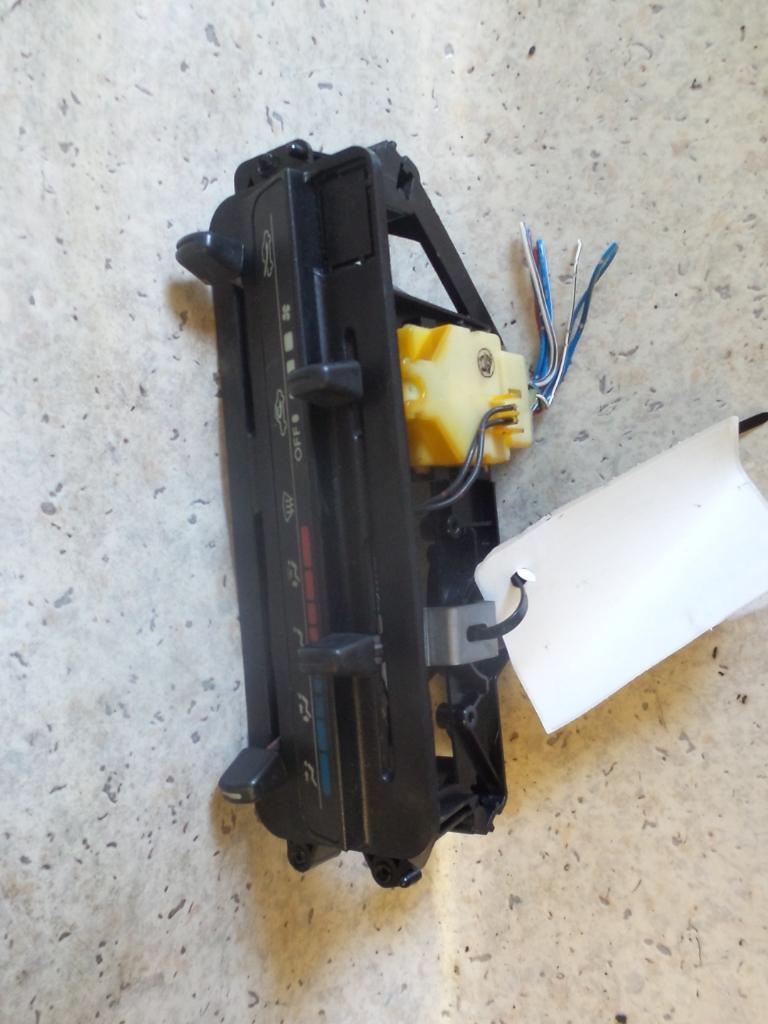 1994 Daihatsu Charade Heater/Ac Controls View Auto part Heater/Ac Controls Daihatsu Charade 1994