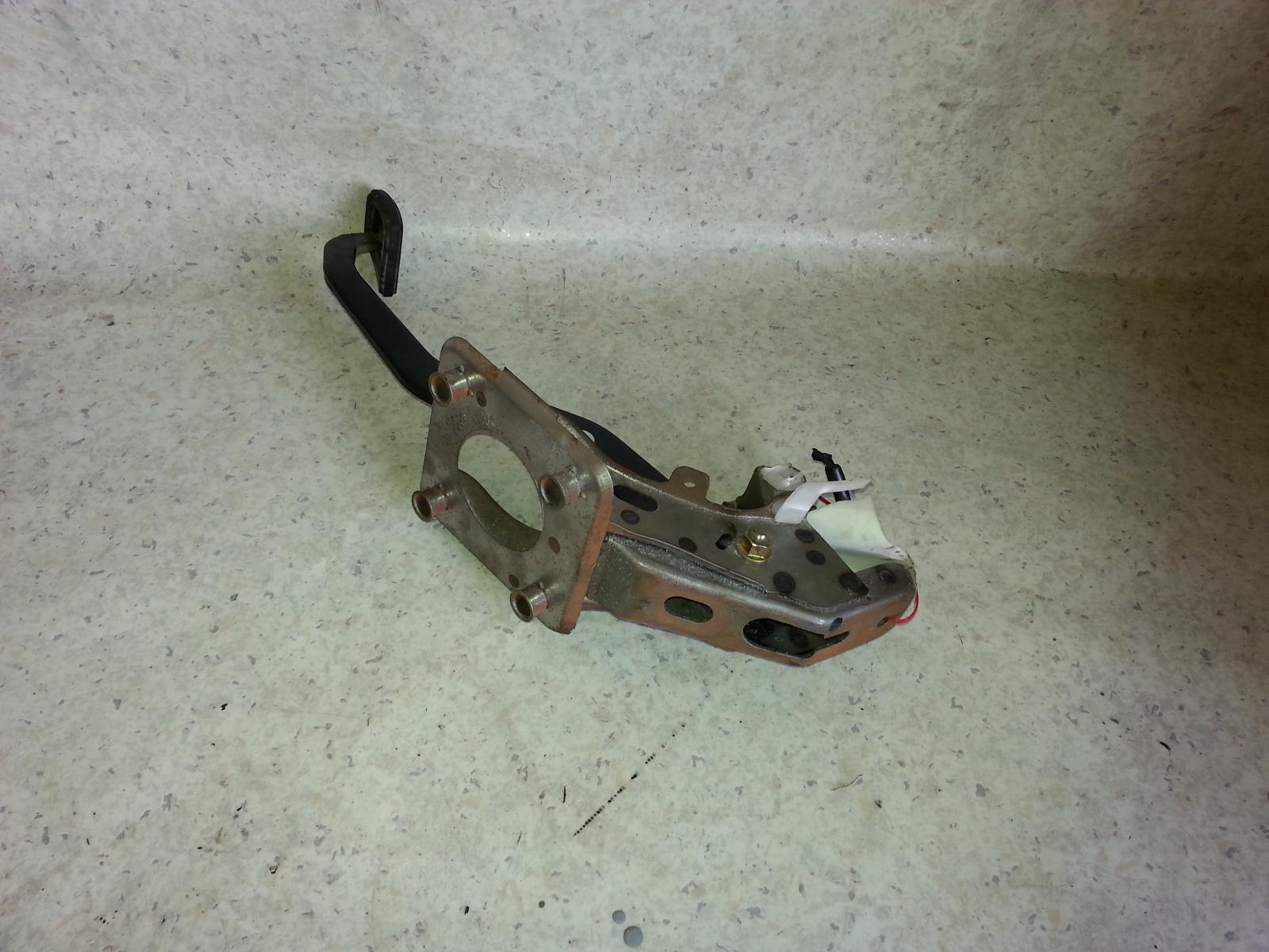View Auto part Pedal Assembly Toyota Rav4 2002