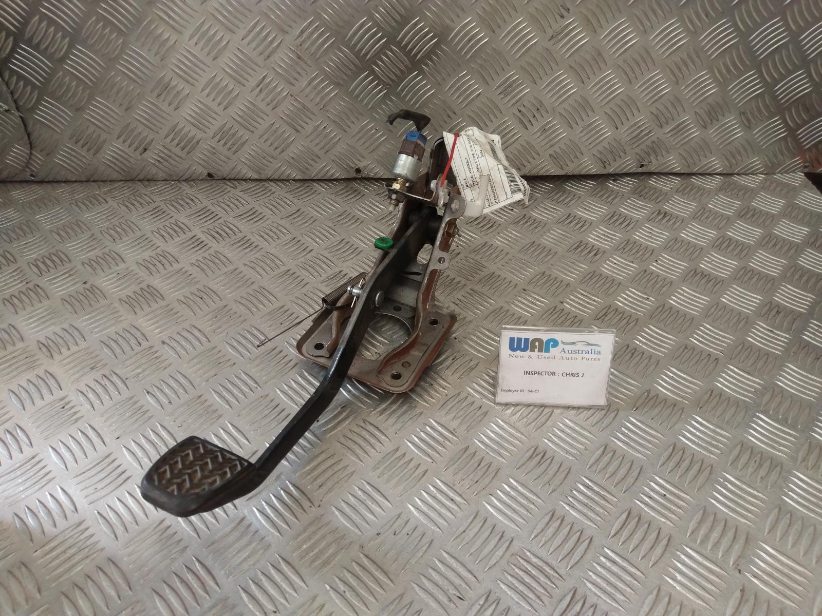 View Auto part Pedal Assembly Toyota Rav4 2002