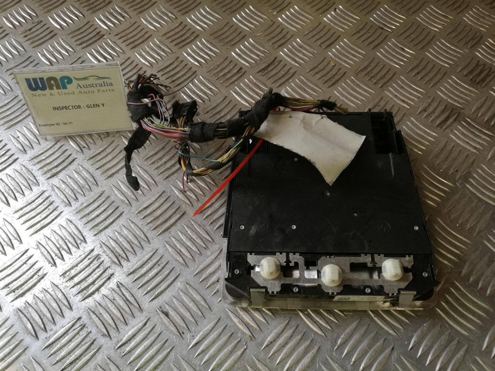 2006 Bmw 1 Series Courtesy Light View Auto part Courtesy Light Bmw 1 Series 2006