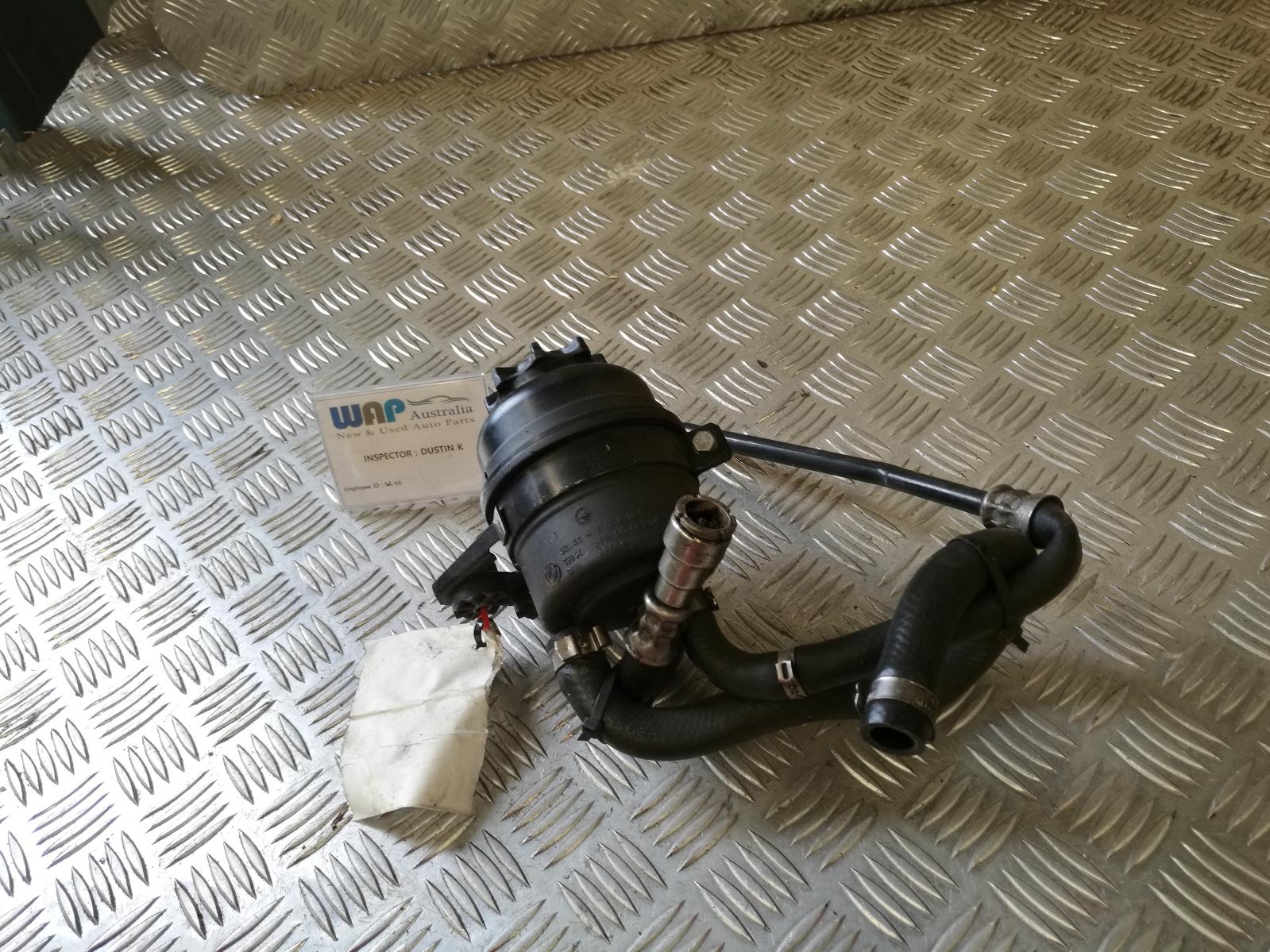 2006 Bmw 1 Series P/S Reservoir View Auto part P/S Reservoir Bmw 1 Series 2006