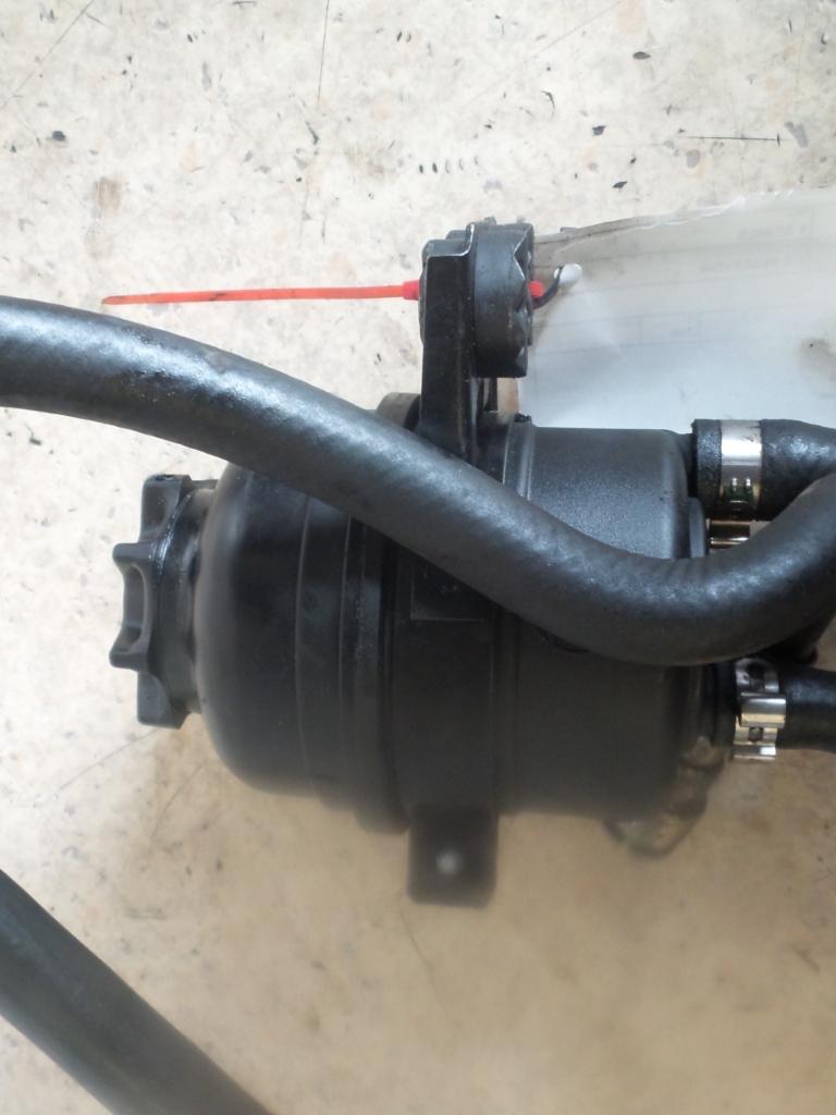 2006 Bmw 1 Series P/S Reservoir View Auto part P/S Reservoir Bmw 1 Series 2006