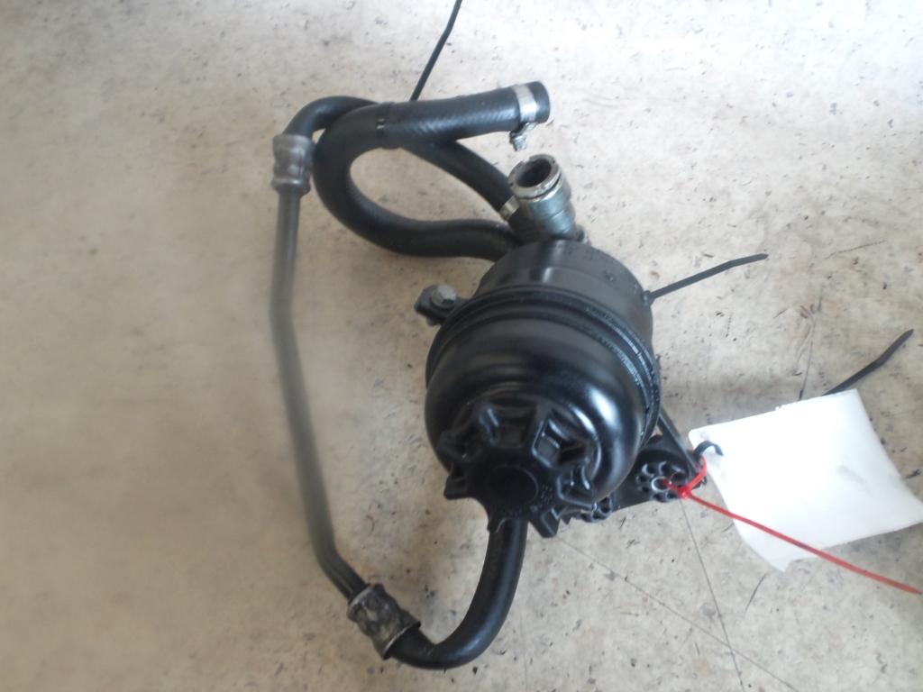 2006 Bmw 1 Series P/S Reservoir View Auto part P/S Reservoir Bmw 1 Series 2006