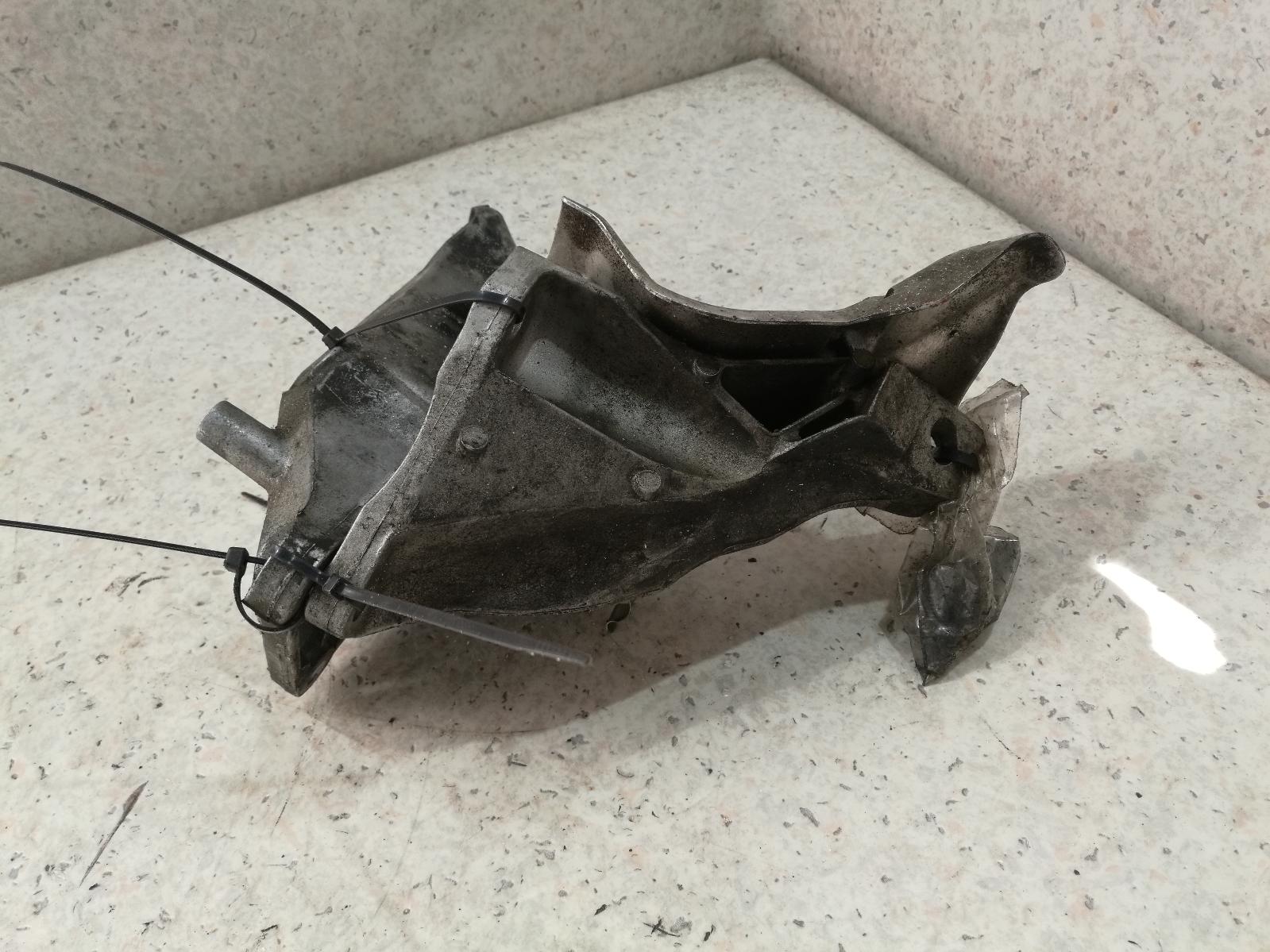 View Auto part Mount Bmw 1 Series 2006