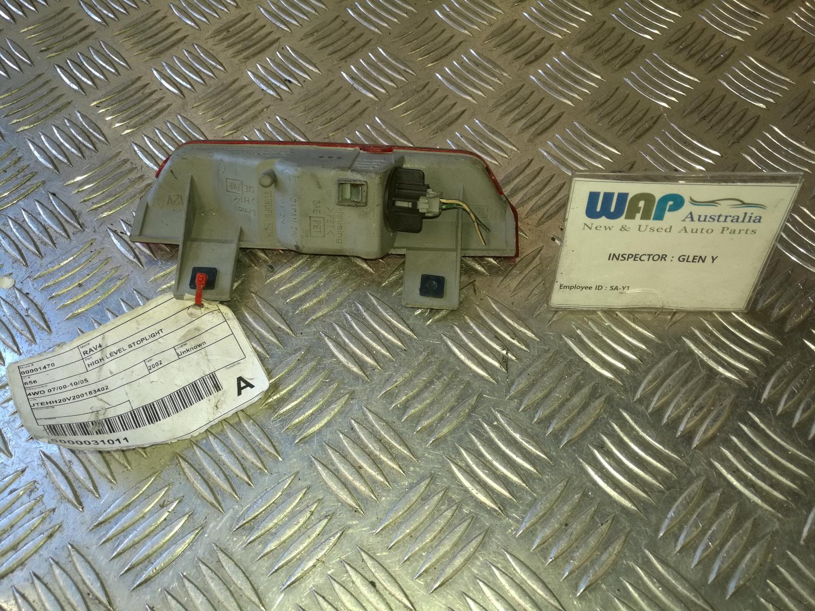 View Auto part High Level Stoplight Toyota Rav4 2002