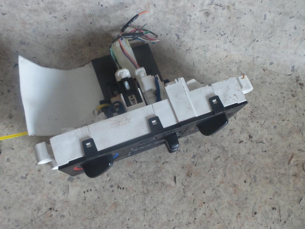 View Auto part Heater/Ac Controls Subaru Forester 2000