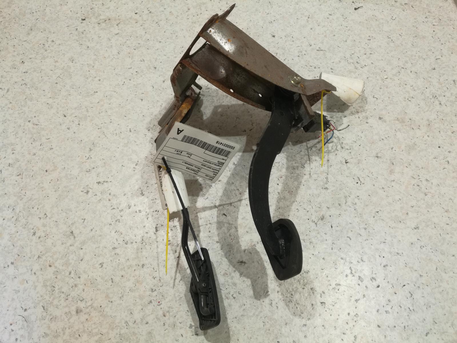 View Auto part Pedal Assembly Subaru Forester 2000