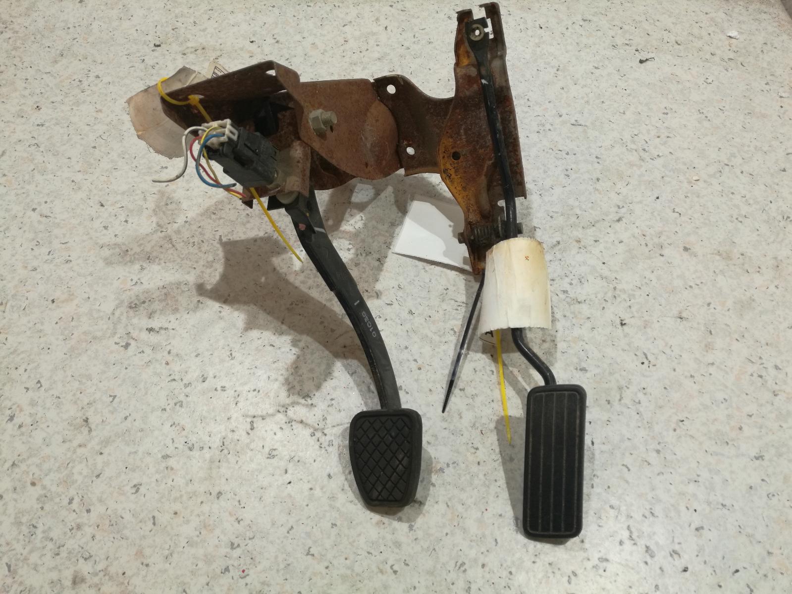 View Auto part Pedal Assembly Subaru Forester 2000