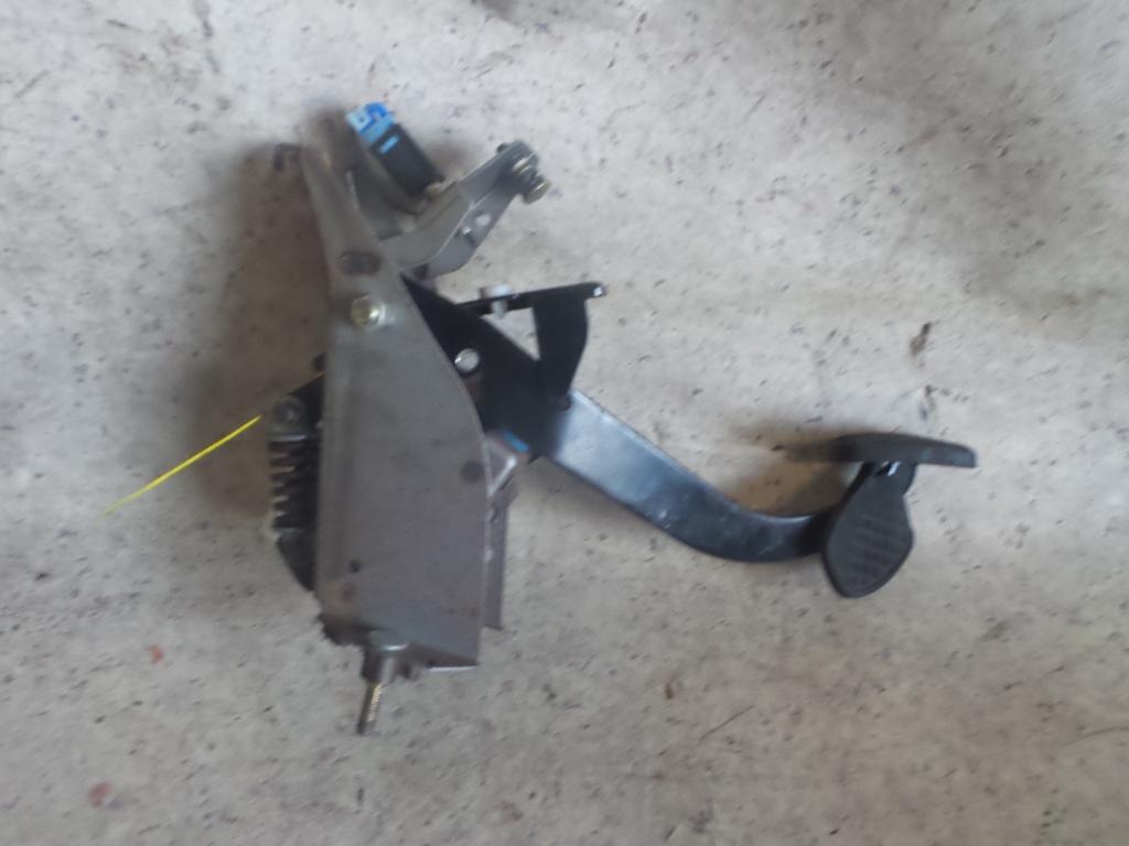 View Auto part Pedal Assembly Subaru Forester 2000