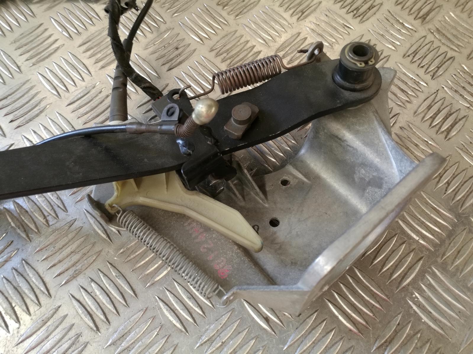 View Auto part Pedal Assembly Mercedes C Class 1995