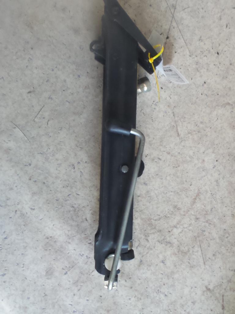 1999 Mercedes M Class Jack View Auto part Jack Mercedes M Class 1999