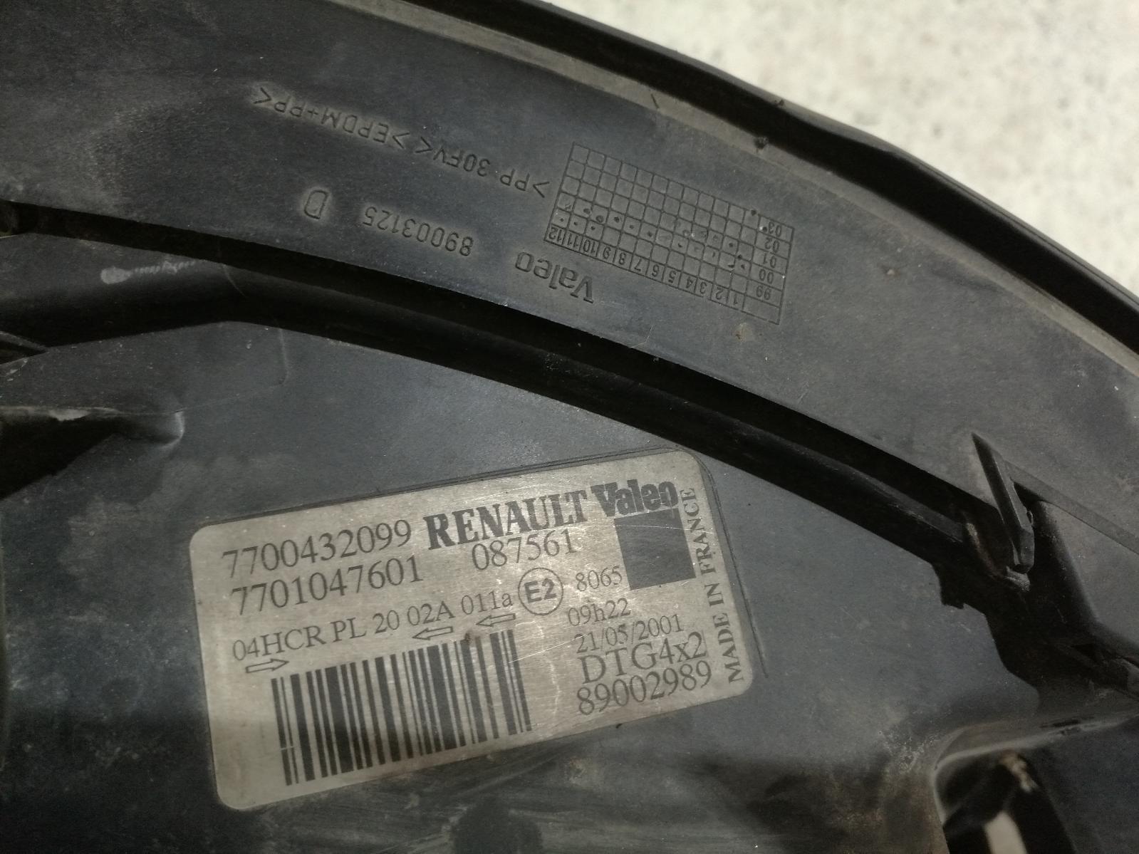 View Auto part Right Headlamp Renault Scenic 2001