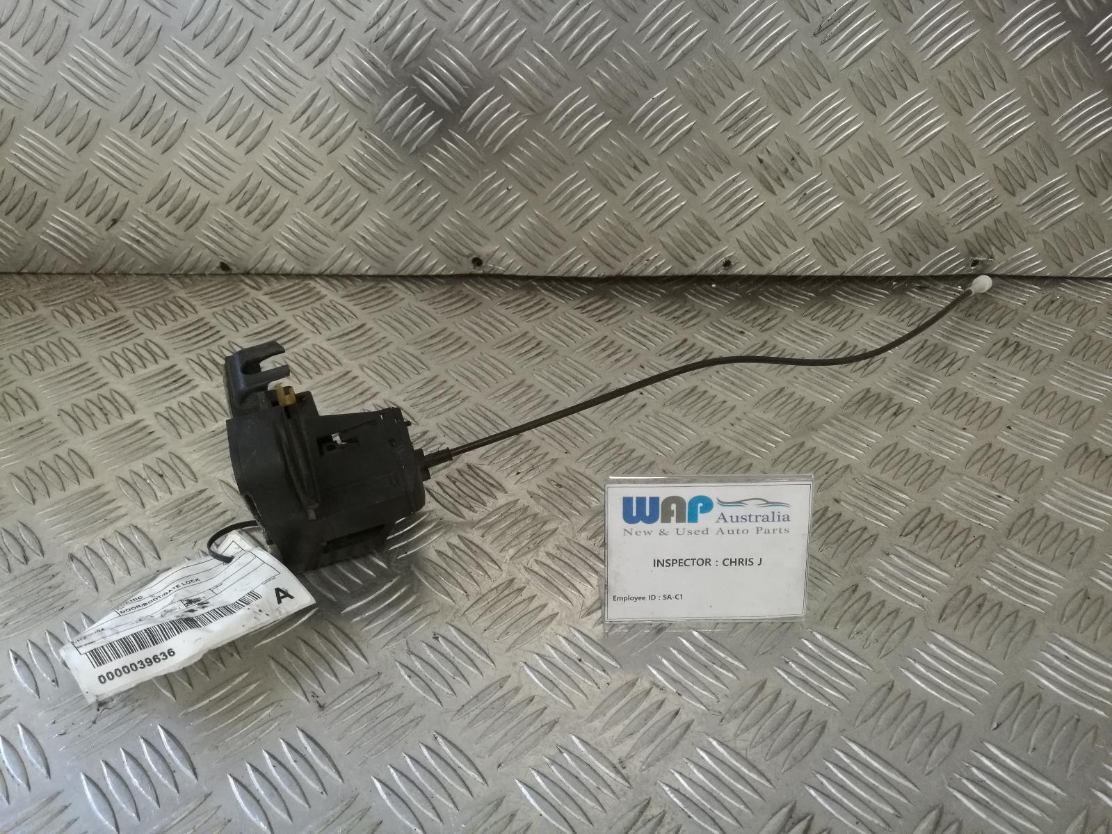 View Auto part Door/Boot/Gate Lock Renault Scenic 2001