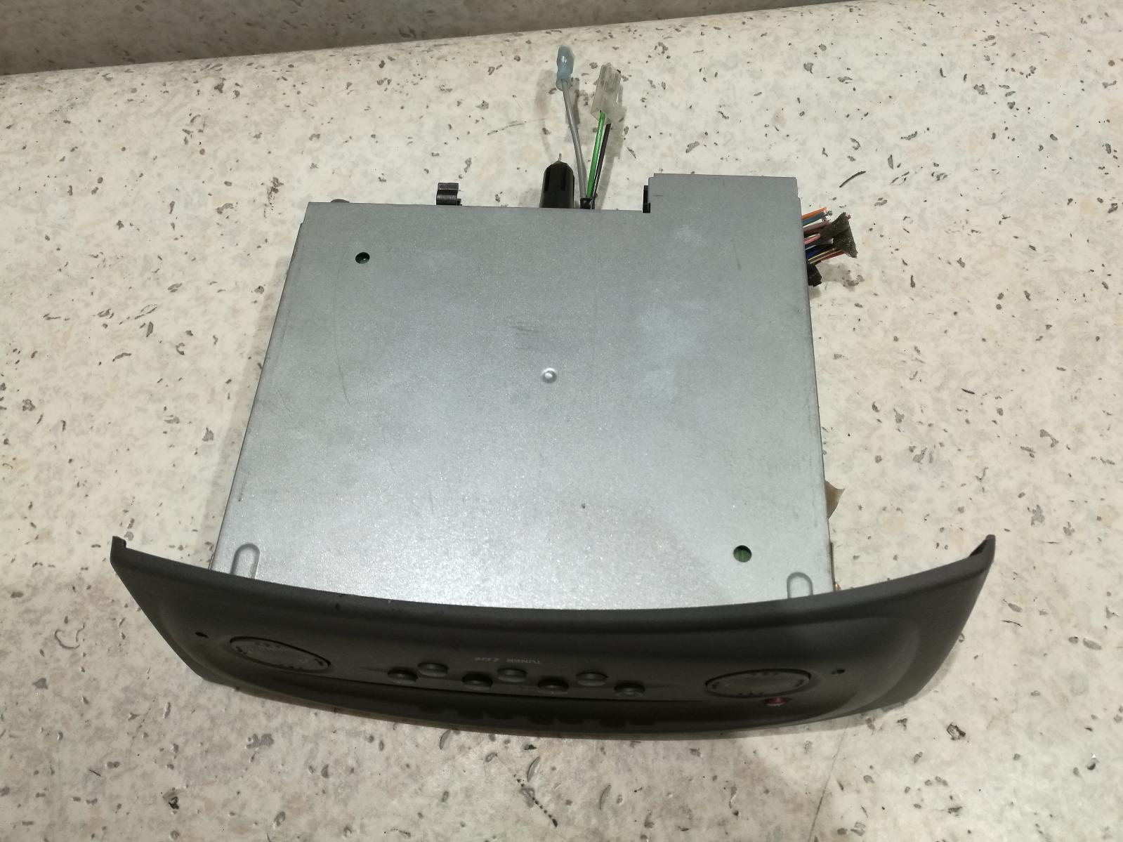 View Auto part Radio/Cd/Dvd/Sat/Tv Renault Scenic 2001
