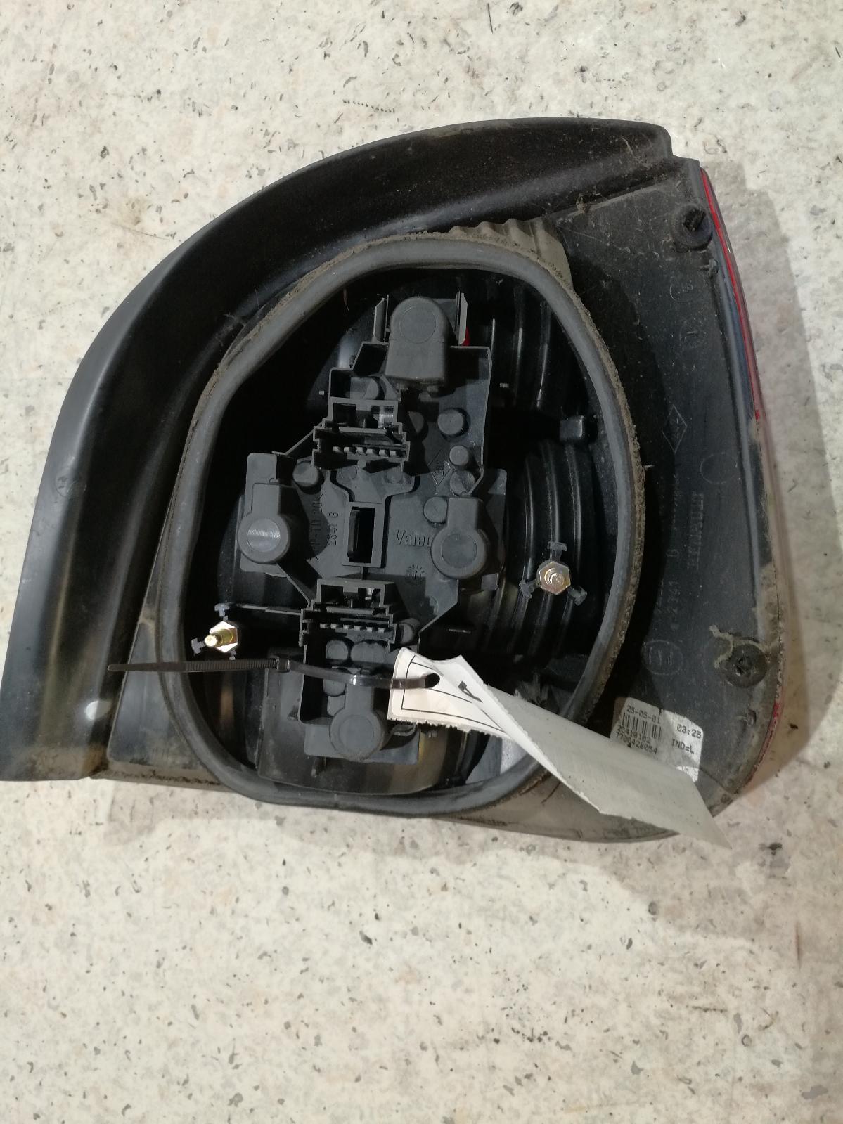 View Auto part Left Taillight Renault Scenic 2001