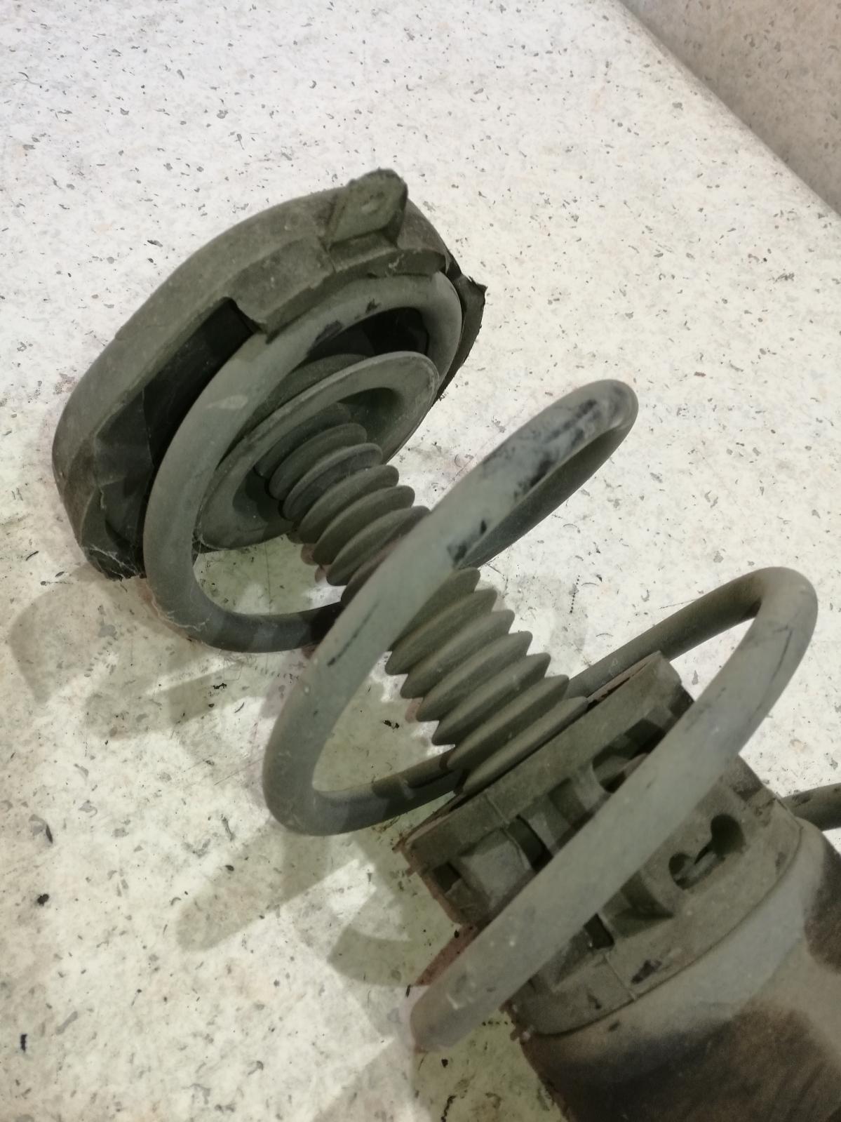 View Auto part Right Front Strut Renault Scenic 2001