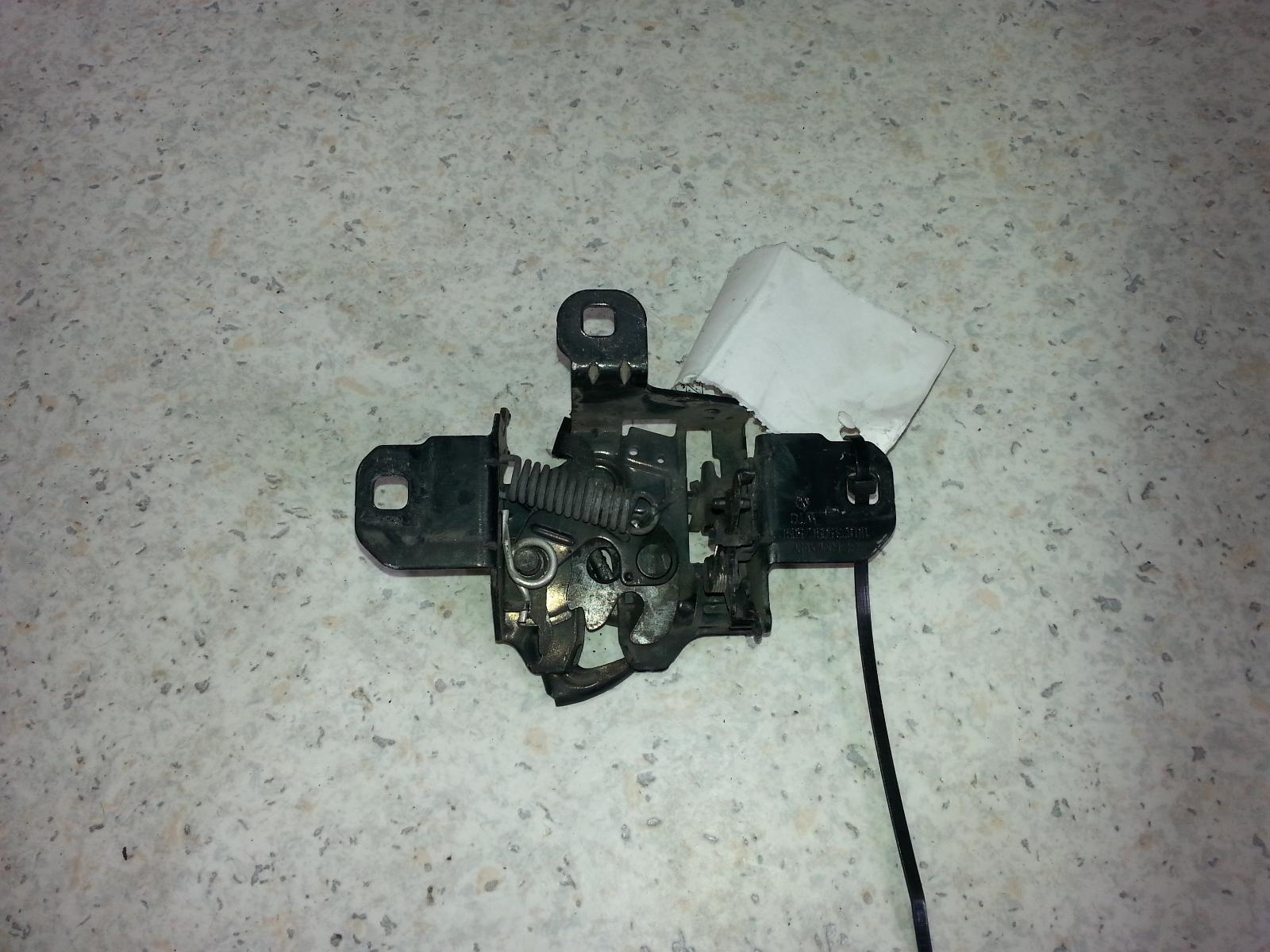 View Auto part Bonnet Lock/Support Volkswagen Golf 1999