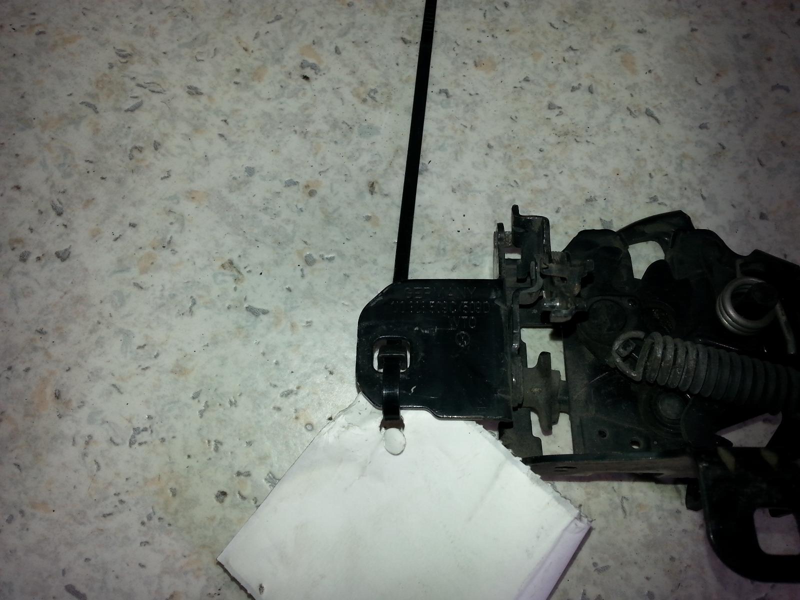 View Auto part Bonnet Lock/Support Volkswagen Golf 1999