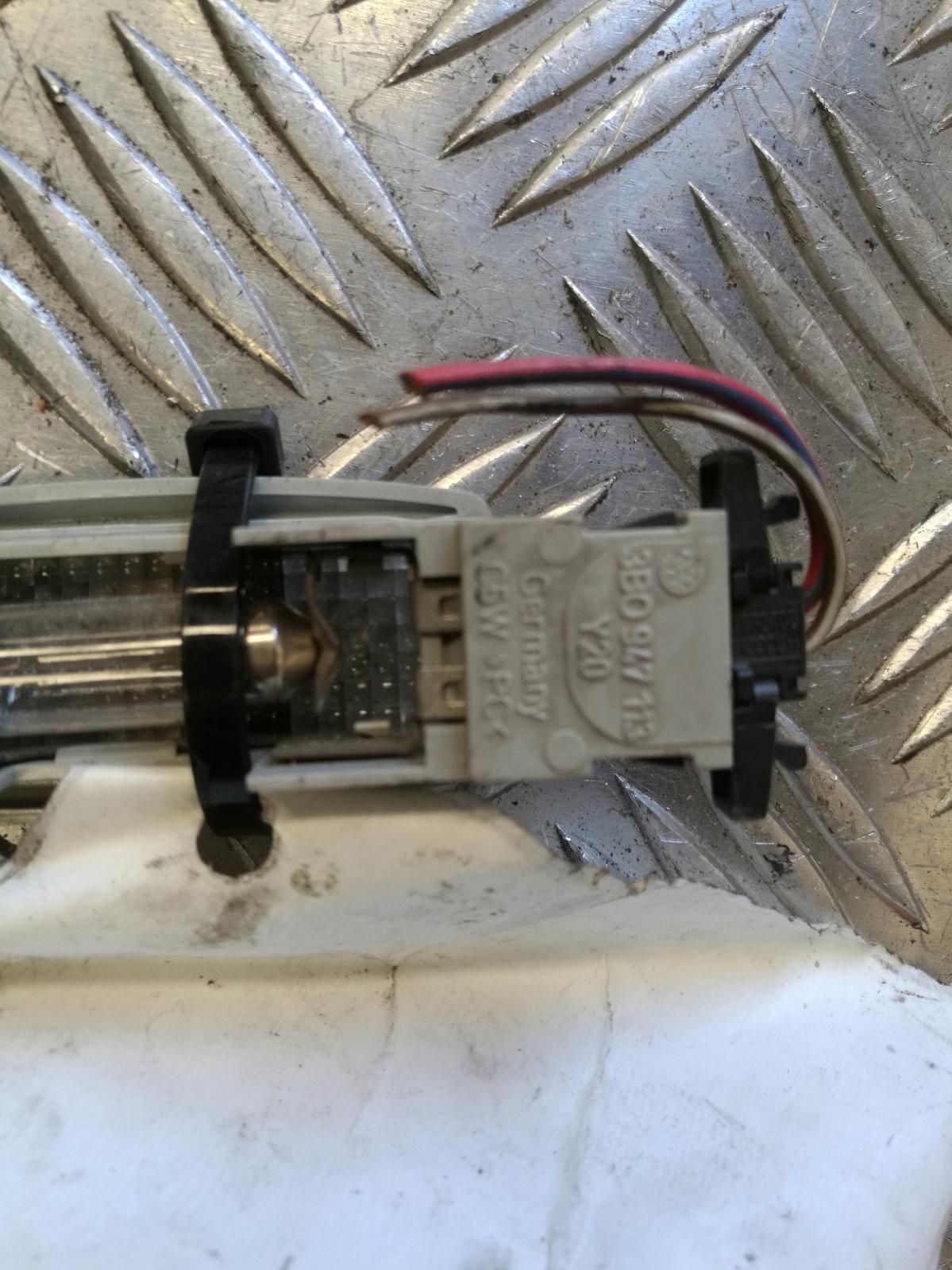 1999 Volkswagen Golf Courtesy Light View Auto part Courtesy Light Volkswagen Golf 1999