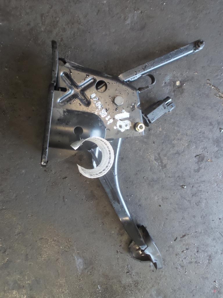 View Auto part Pedal Assembly Volkswagen Golf 1999