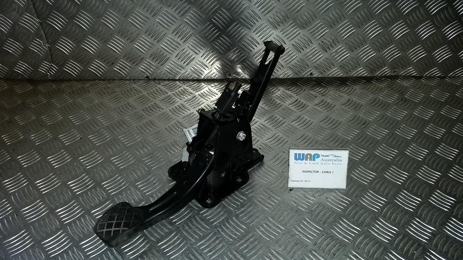 View Auto part Pedal Assembly Volkswagen Golf 1999