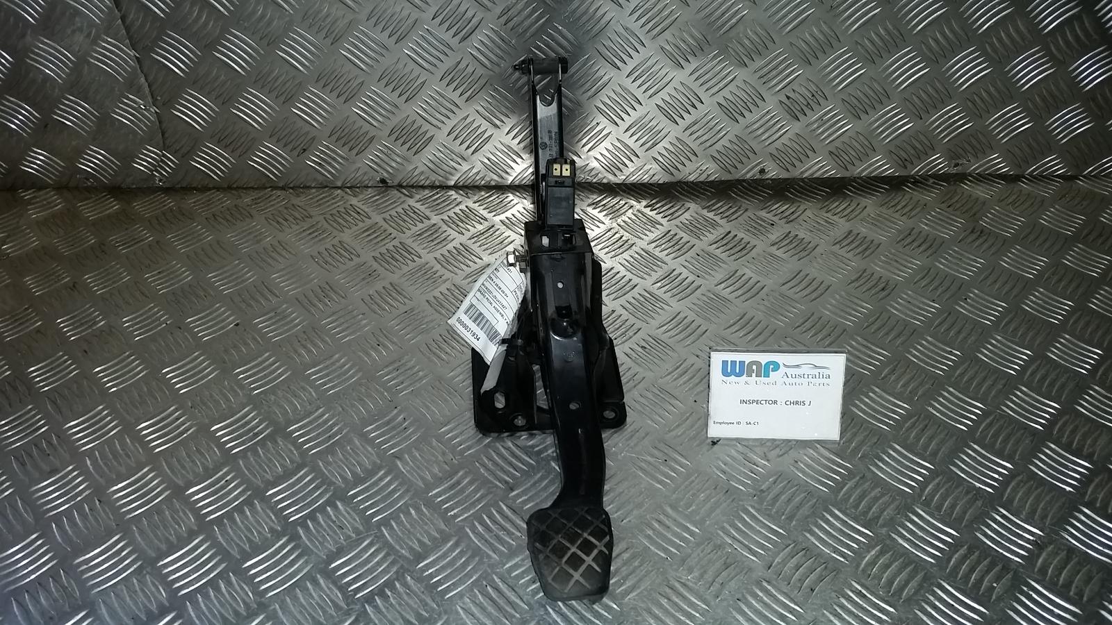 View Auto part Pedal Assembly Volkswagen Golf 1999