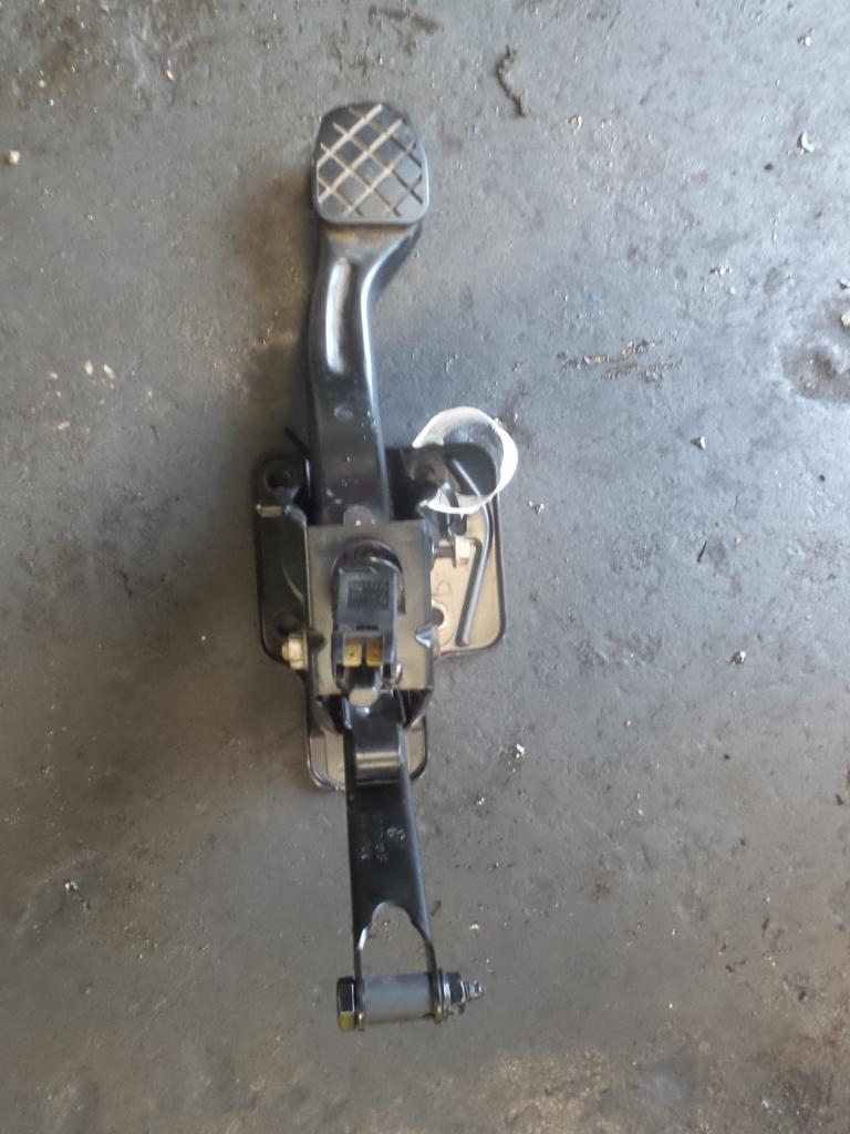 View Auto part Pedal Assembly Volkswagen Golf 1999