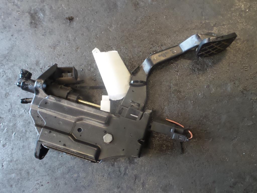 1999 Volkswagen Golf Pedal Assembly View Auto part Pedal Assembly Volkswagen Golf 1999