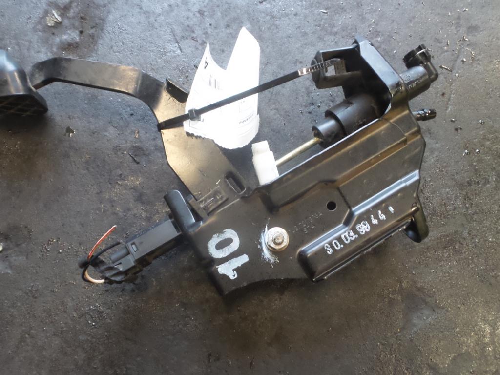 1999 Volkswagen Golf Pedal Assembly View Auto part Pedal Assembly Volkswagen Golf 1999