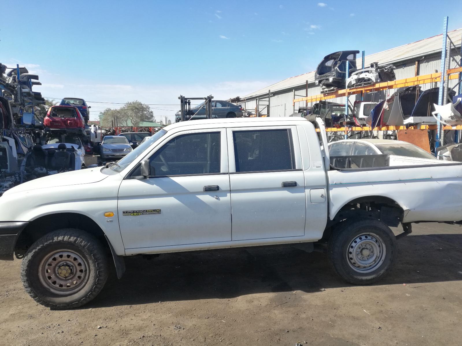 2001 Mitsubishi Triton Towbar View Auto part Towbar Mitsubishi Triton 2001
