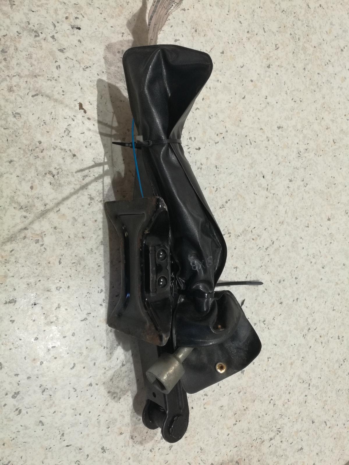 View Auto part Jack Mitsubishi Lancer 1998