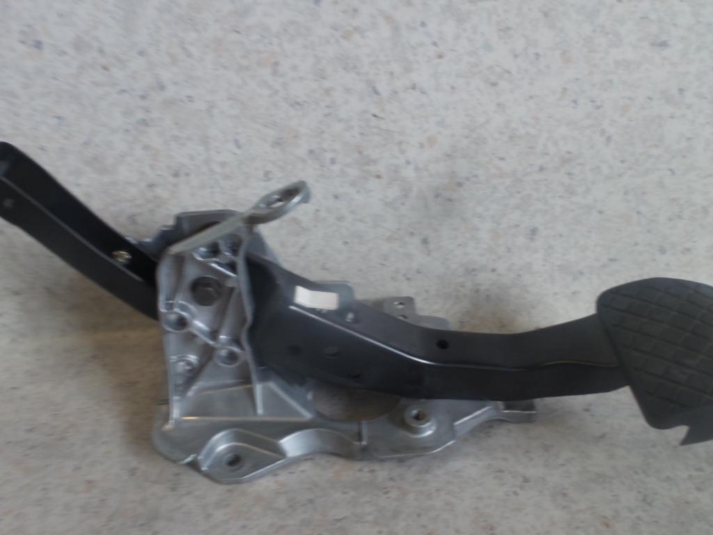 View Auto part Pedal Assembly Volkswagen Golf 2006