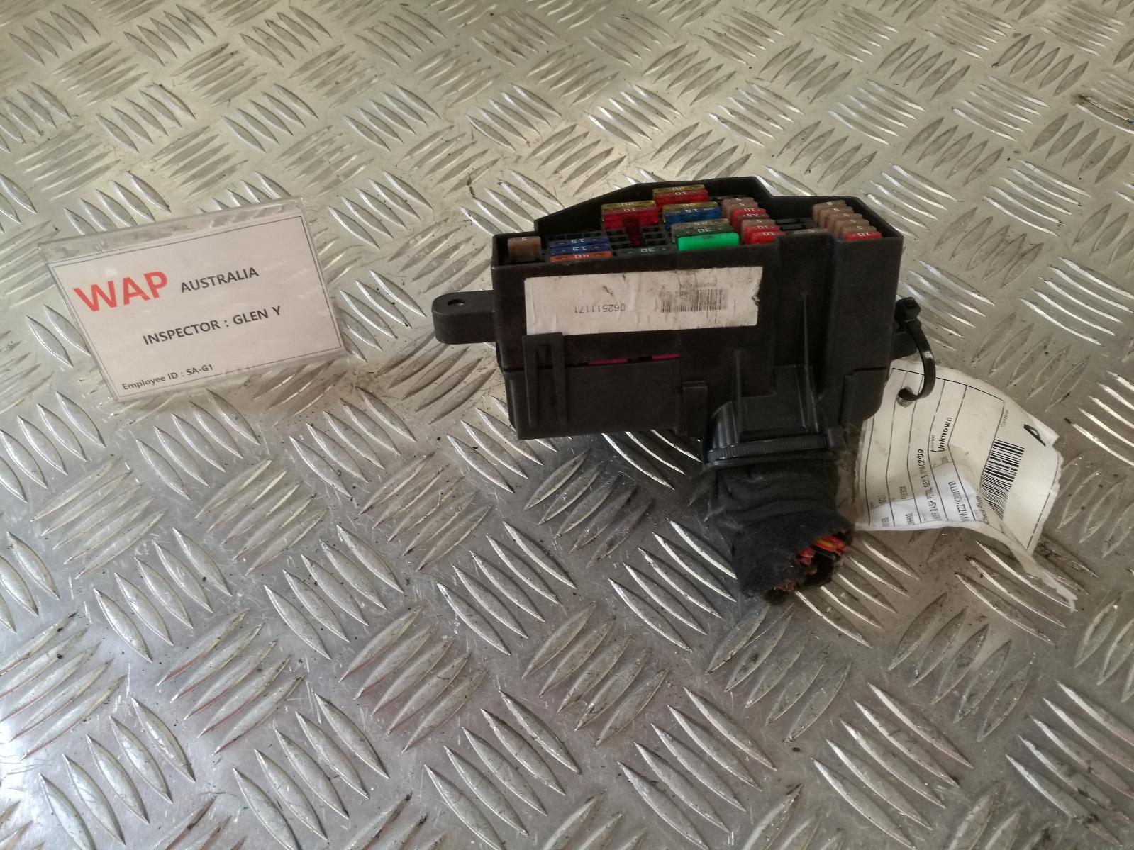 View Auto part Fuse Box Volkswagen Golf 2006