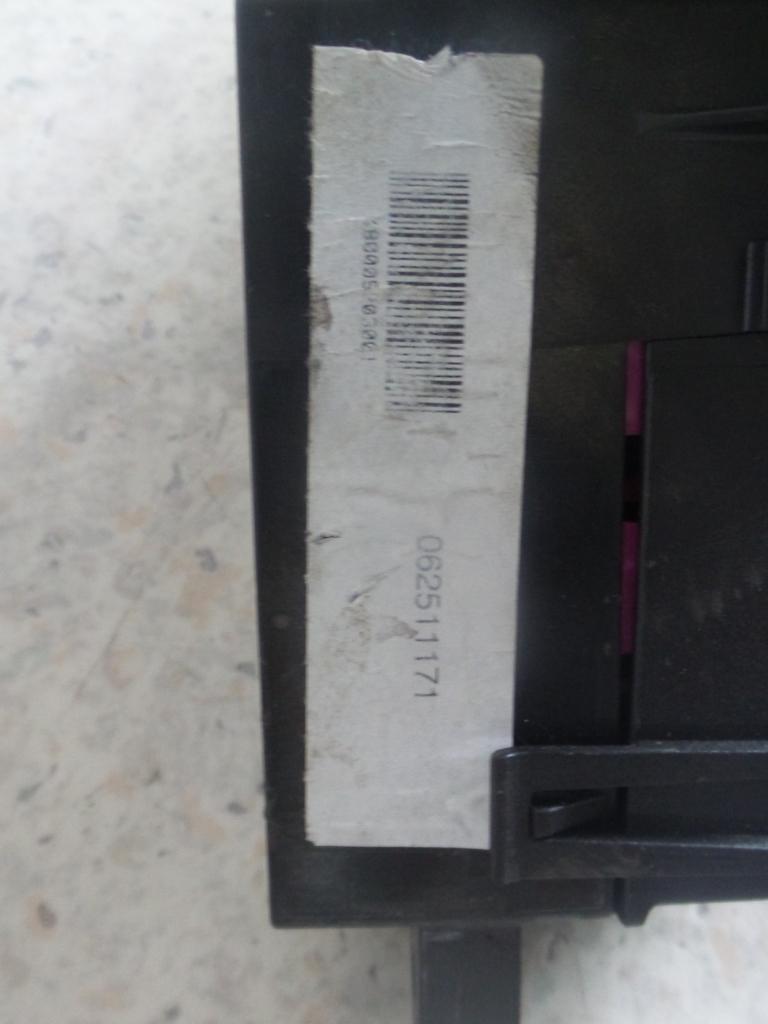 View Auto part Fuse Box Volkswagen Golf 2006