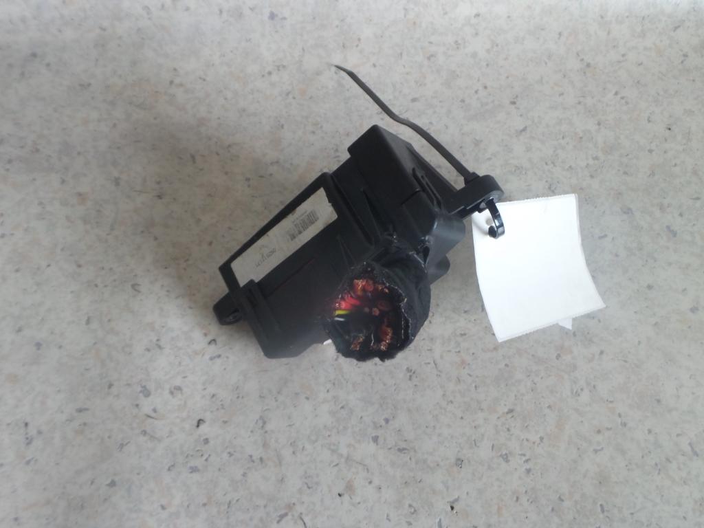 View Auto part Fuse Box Volkswagen Golf 2006