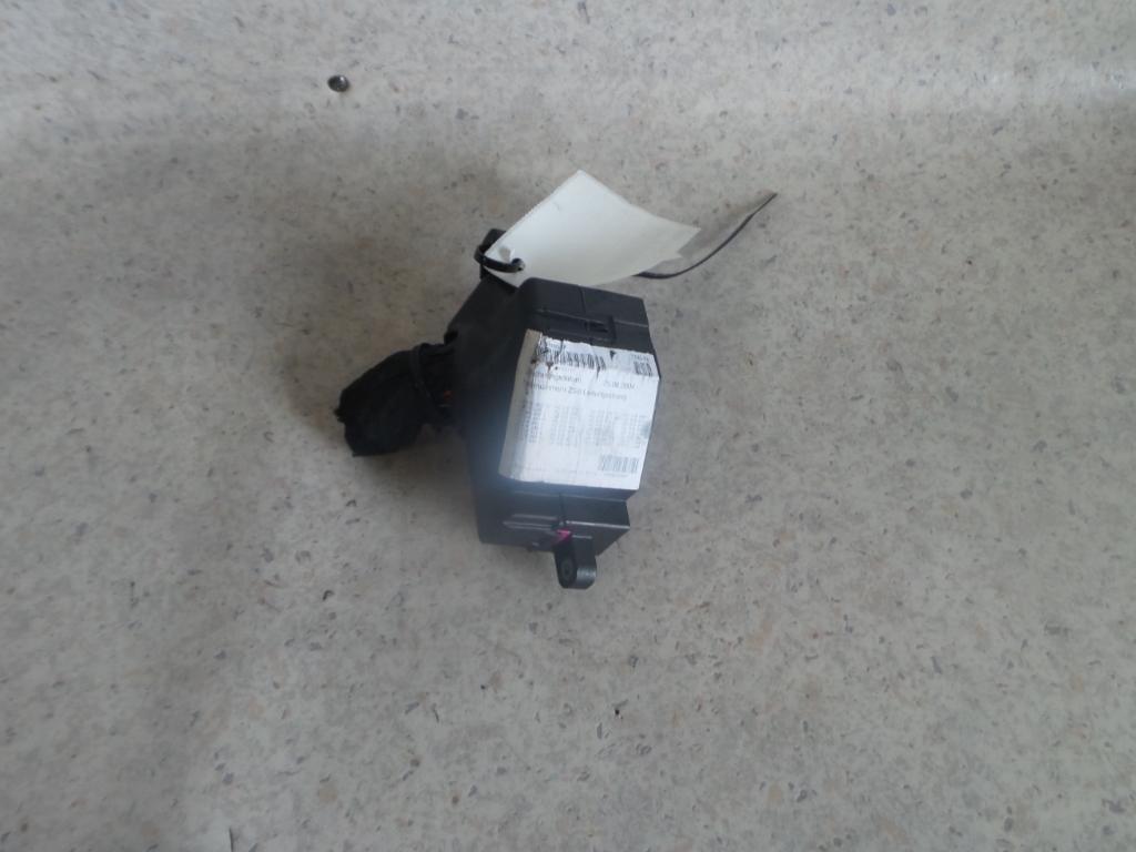 View Auto part Fuse Box Volkswagen Golf 2006