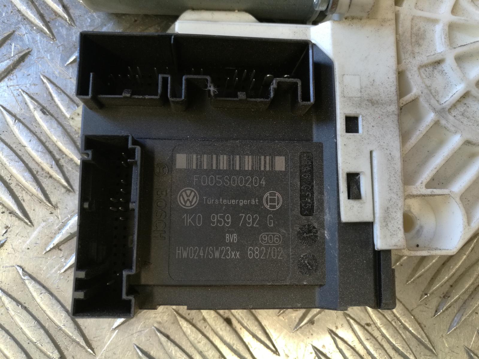 View Auto part Left Front Window Reg/Motor Volkswagen Golf 2006